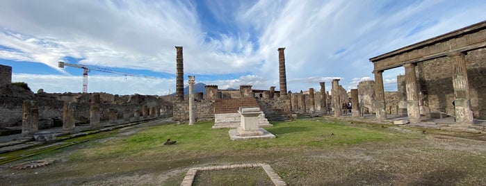 Tempio di Apollo is one of Pompeia.