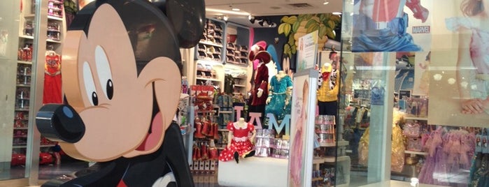 Disney Store is one of Tempat yang Disukai C.