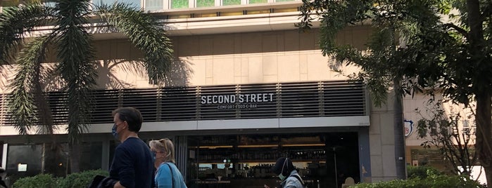 Second Street Comfort Food & Bar is one of HK.