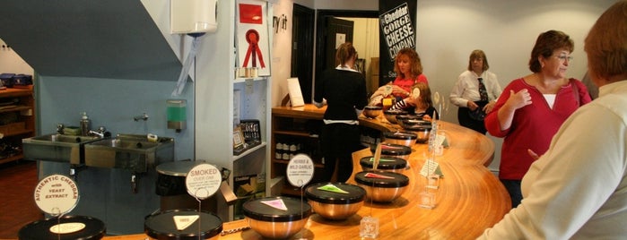 The Cheddar Gorge Cheese Company is one of Lugares favoritos de Evrim.