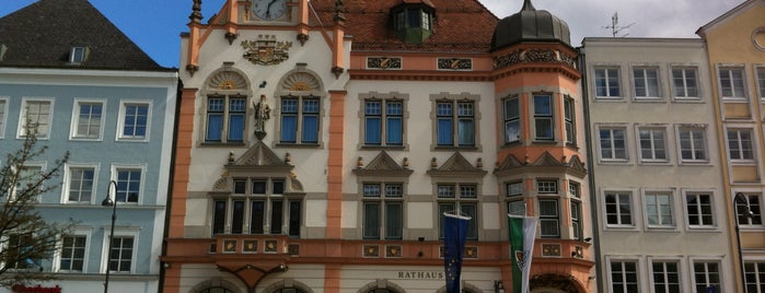 Rathaus Braunau Am Inn is one of lugares de hitler.