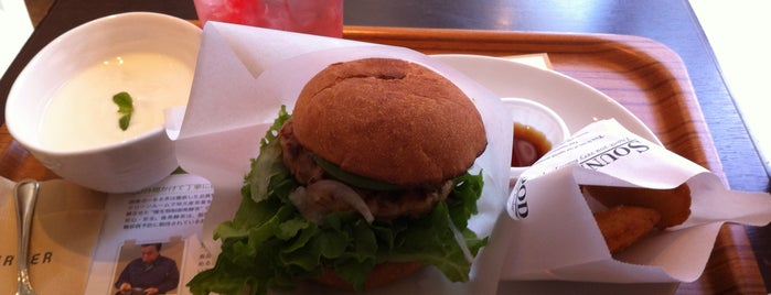 R Burger 六本木店 is one of 六本木めしや行ったとこ.