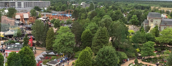 LEGOLAND Billund Resort is one of สถานที่ที่ Art ถูกใจ.