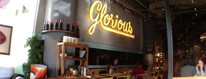 Glorious Chain Café is one of Locais salvos de Tatsuya.