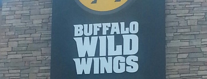 Buffalo Wild Wings is one of Locais curtidos por Doug.