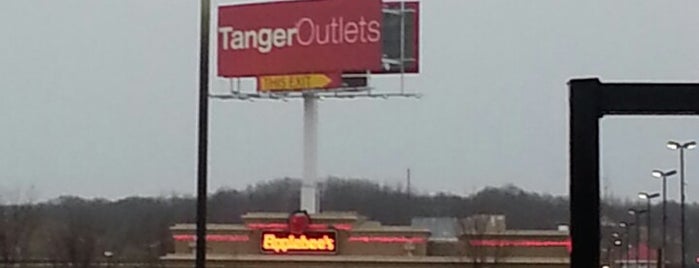 West Branch Outlet Mall is one of Outlets USA.