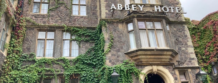 The Abbey Hotel is one of Hospedagens!.