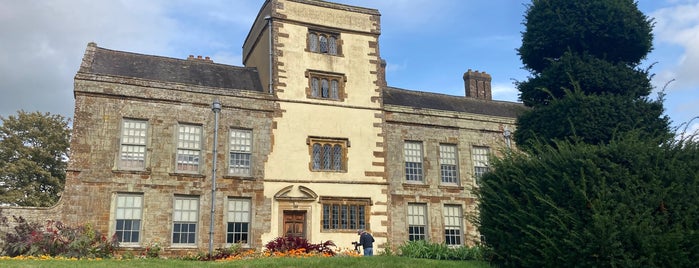 Canons Ashby House is one of Carl 님이 좋아한 장소.