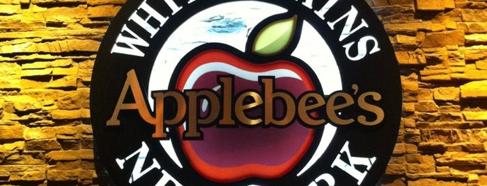 Applebee's is one of Locais salvos de Jessica.