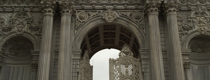 Palais Dolmabahçe is one of Lieux qui ont plu à Hicran.