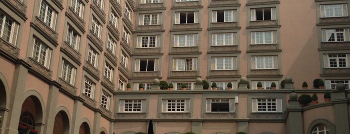Four Seasons Hotel is one of Maria Jose'nin Beğendiği Mekanlar.