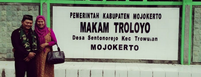 Makam Troloyo is one of Wisata Religi Spiritual dan Keyakinan Jawa Timur.