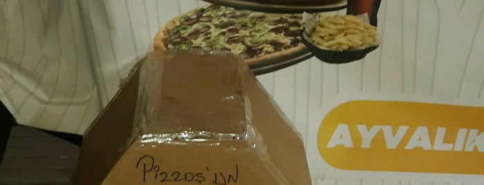 Pizza Pizza is one of Lieux qui ont plu à 🐾NUR.