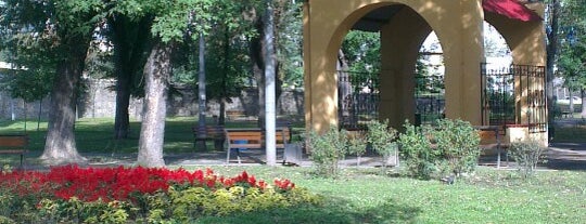 Сквер на Кирилівській is one of Tempat yang Disukai Андрей.