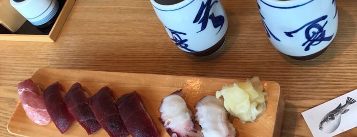 Tsukiji Tama Sushi is one of Locais curtidos por Anton.