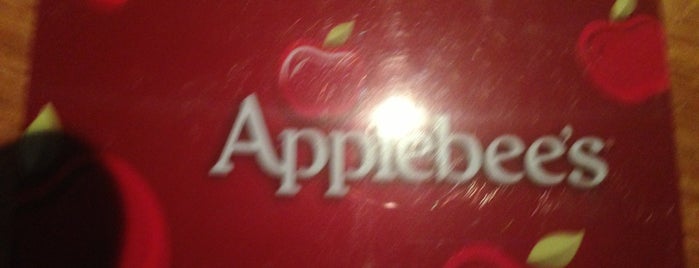 Applebee's is one of Orte, die Cristina gefallen.