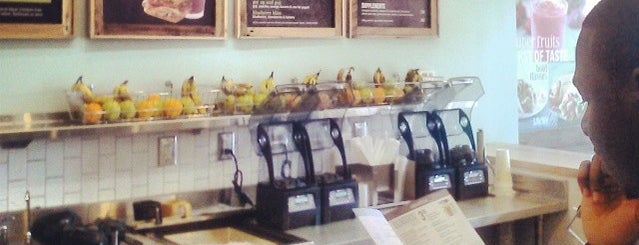 Tropical Smoothie Cafe is one of Tempat yang Disukai Tye.