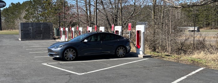 Hinckley Tesla Supercharger is one of Mom's.