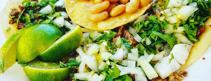 Tacos El Gordo is one of Posti che sono piaciuti a Dee.