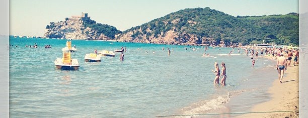 Spiaggia Rocchette is one of Lugares favoritos de Eléonore.
