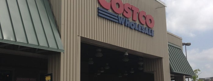 Costco is one of Tempat yang Disukai Rosana.