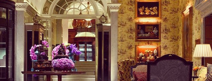 The Savoy Hotel is one of Locais curtidos por Jose.