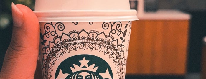Starbucks is one of Lugares favoritos de Abdullah.