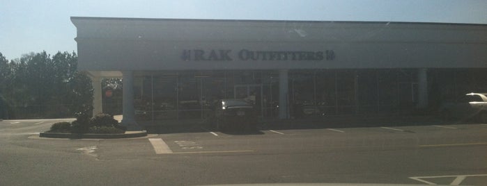 RAK Outfitters is one of Tempat yang Disukai Kelly.