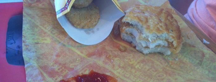 Bojangles' Famous Chicken 'n Biscuits is one of สถานที่ที่ Chester ถูกใจ.