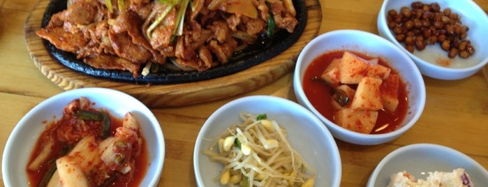 Nak Won Restaurant is one of James'in Kaydettiği Mekanlar.