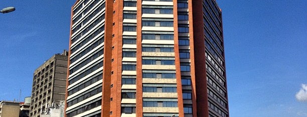 Embassy Suites by Hilton is one of Dairo'nun Beğendiği Mekanlar.