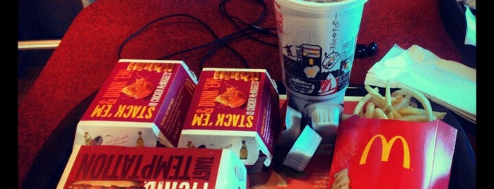 McDonald's is one of Locais curtidos por Tyler.