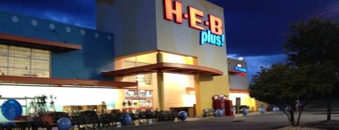H-E-B plus! is one of Stevenさんのお気に入りスポット.
