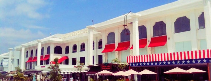 Discovery Shopping Mall is one of Denpasar - The Heart of Bali #4sqCities.