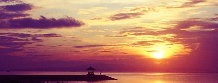 Pantai Sanur is one of Beautiful places to do an engagement photo in Bali.