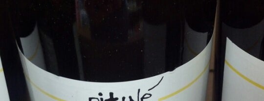 Flanagan's Wine Stop & Shop is one of Lugares favoritos de Chuck.