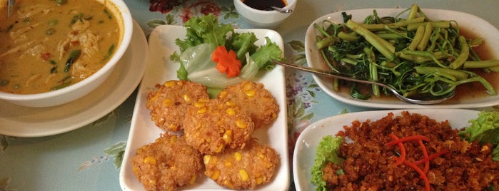 ร้านอาหาร กลางซอย is one of Best Thai Cuisine in Bangkok.