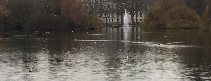 St James's Park is one of London-To-Do List.