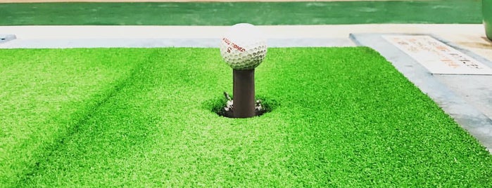 明治神宮外苑ゴルフ練習場 is one of Play Golf！.