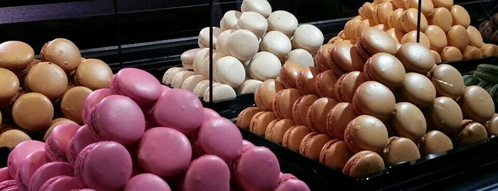 Cupcake & Macaron is one of pâtisserie.