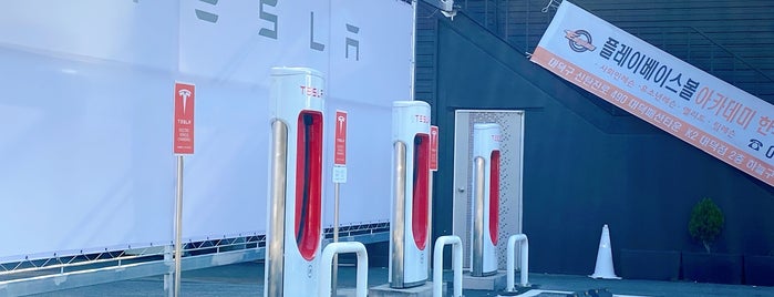 테슬라 대전-신탄진 수퍼차저 is one of Tesla Supercharger.