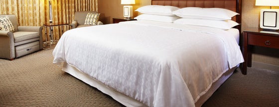 Sheraton Charlotte Hotel is one of Locais curtidos por Mat.