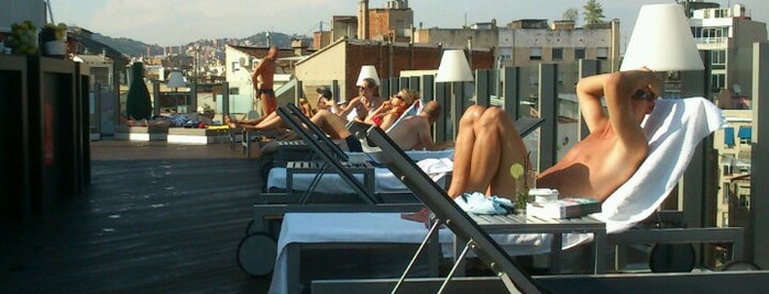 Sky Bar is one of Barcelone Gay.