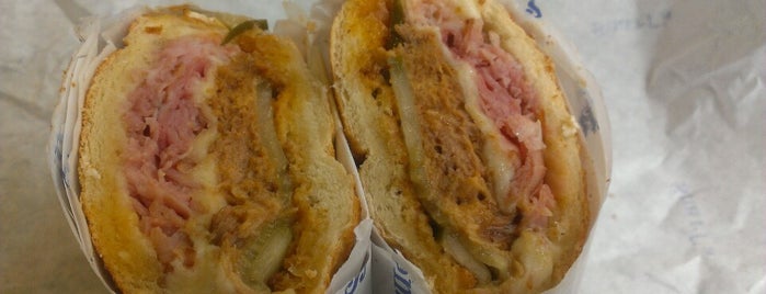 Snarf's Sandwiches is one of Mike'nin Beğendiği Mekanlar.