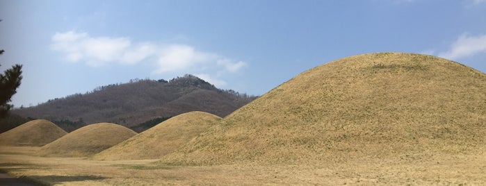 서악리 고분군 is one of 고분 古墳 Korean Acient Tombs.