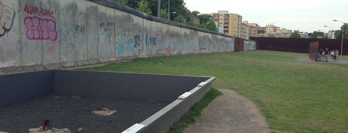 Sitio Conmemorativo del Muro de Berlín is one of BKO FST 2011 Berlin.