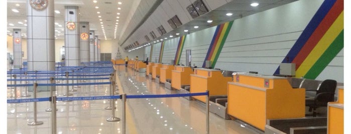 Diosdado Macapagal Clark International Airport Parknfly is one of Tempat yang Disimpan Jackie.