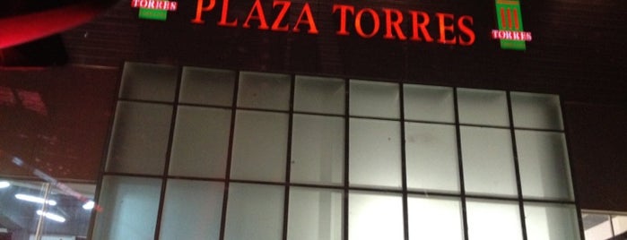 Plaza Torres is one of Locais curtidos por Mariano.