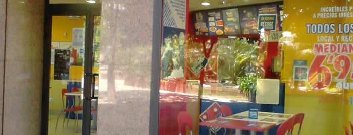 Domino's Pizza is one of Cenar en Vigo.