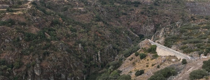 Presa de la Almendra is one of Vadim'in Kaydettiği Mekanlar.